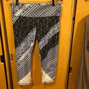 Athleta size L navy/white multi pattern leggings